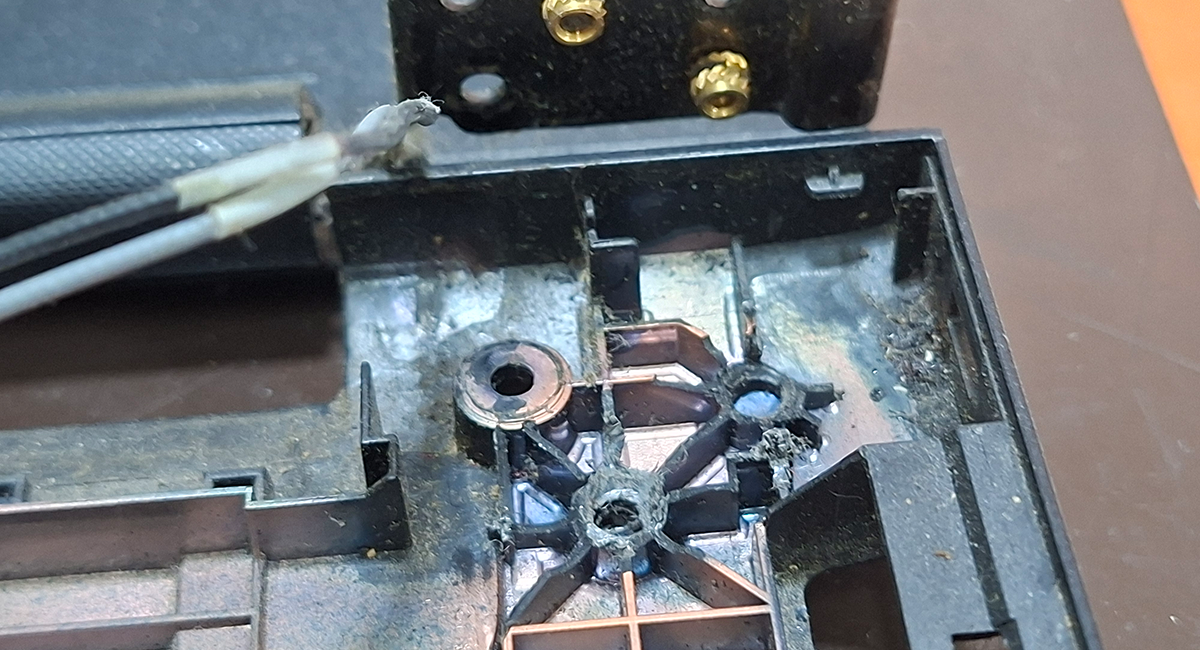Suporte dos parafusos quebrados
